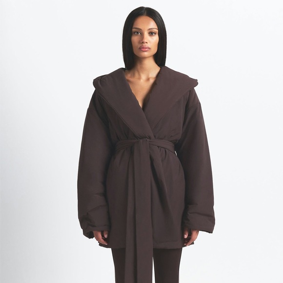 BNWT*Nikeskims Wrap Coat NOK 2450 - Phoenix Brown - Picture 2 of 5